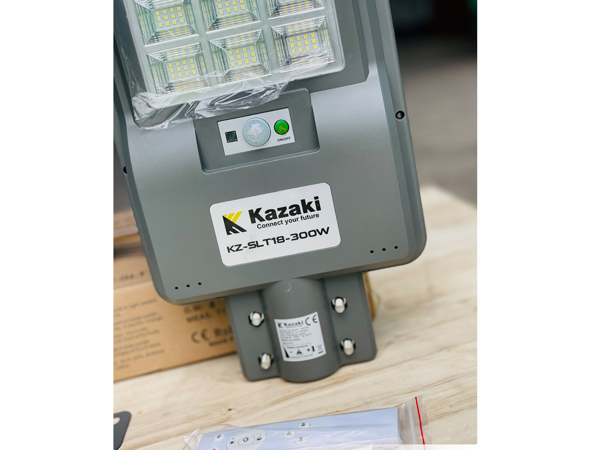 Đèn năng lượng mặt trời Kazaki KZ-SLT18-300W