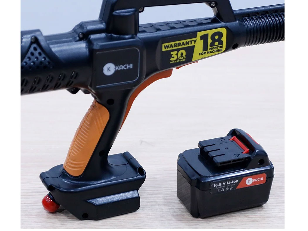 Máy rửa xe cao áp dùng pin Kachi MK260