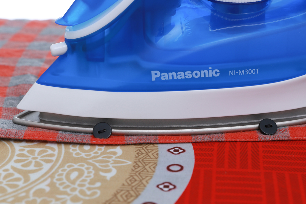 Bàn ủi hơi nước Panasonic NI-M300TARA 1.800W
