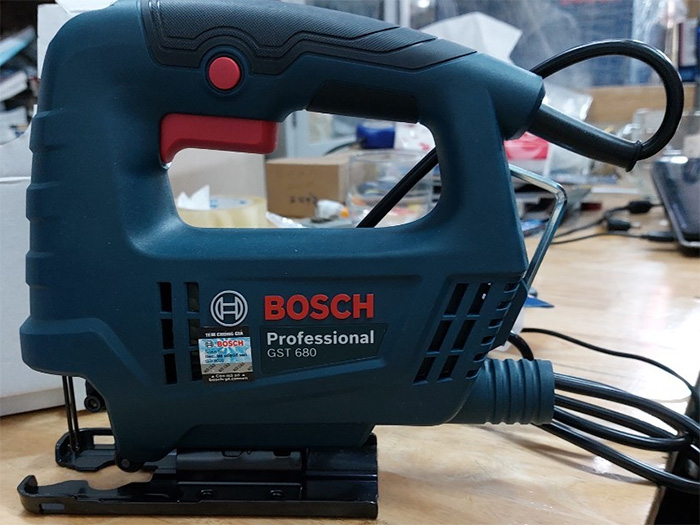Máy cưa lọng Bosch GST 680 - 06015B40K0