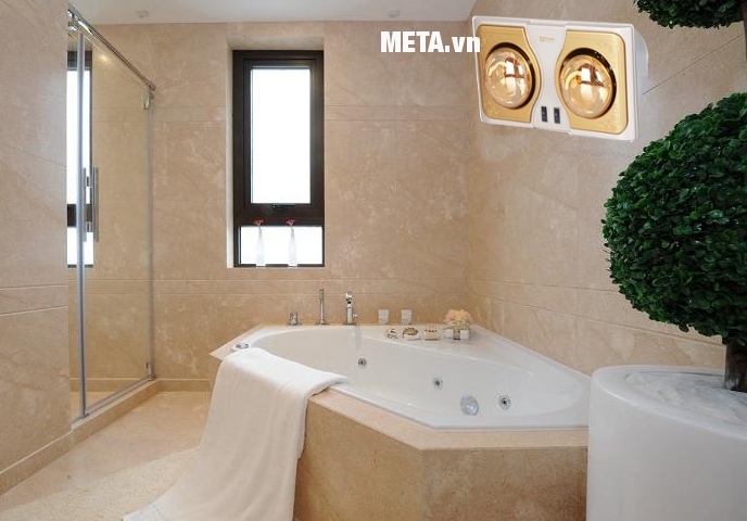 Đèn sưởi nhà tắm Kottmann 2 bóng K2BH có kích thước nhỏ gọn, tiết kiệm diện tích cho phòng tắm.