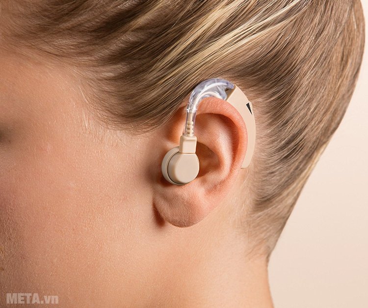 Máy trợ thính Beurer HA20 thiết kế thẩm mỹ được lắp ngay sau vành tai.
