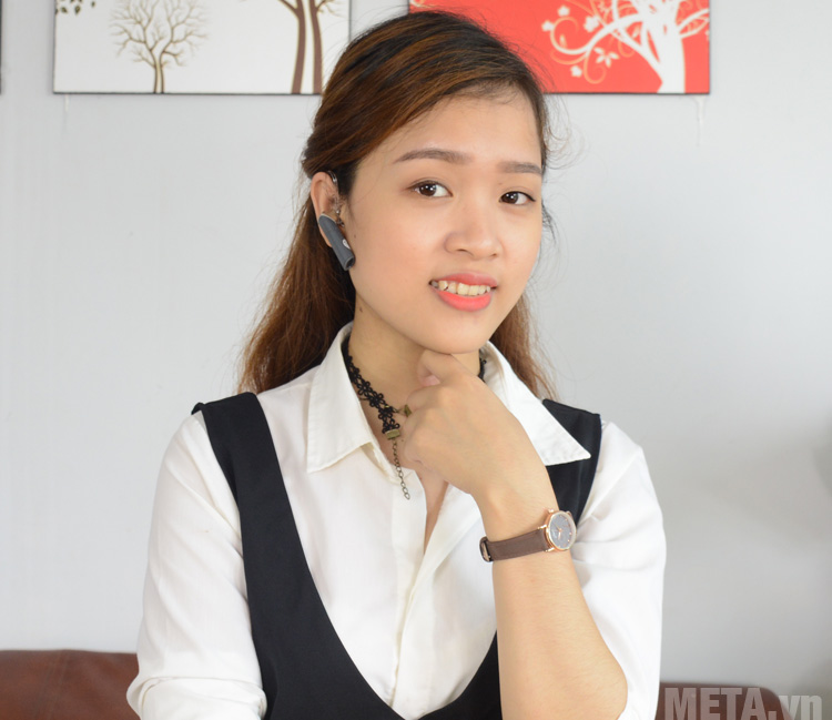 Bluetooth Plantronics Explorer 120 có thể đeo lên tai dễ dàng Bluetooth Plantronics Explorer 120 có thể đeo lên tai dễ dàng