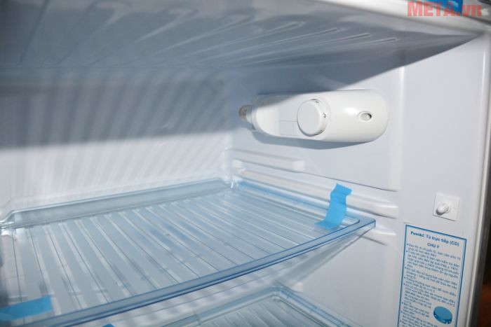 Núm vặn điều khiển giúp bạn dễ dàng điều khiển nhiệt độ của tủ