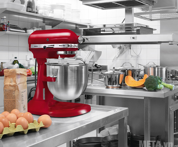 Máy trộn đa năng Heavy Duty KitchenAid 5KPM5EER có khả năng trộn được từ bột đặc đến lỏng 