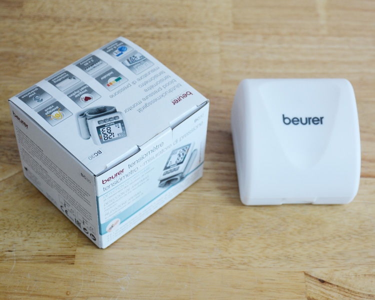 Trọn bộ sản phẩm máy đo huyết áp cổ tay Beurer BC30