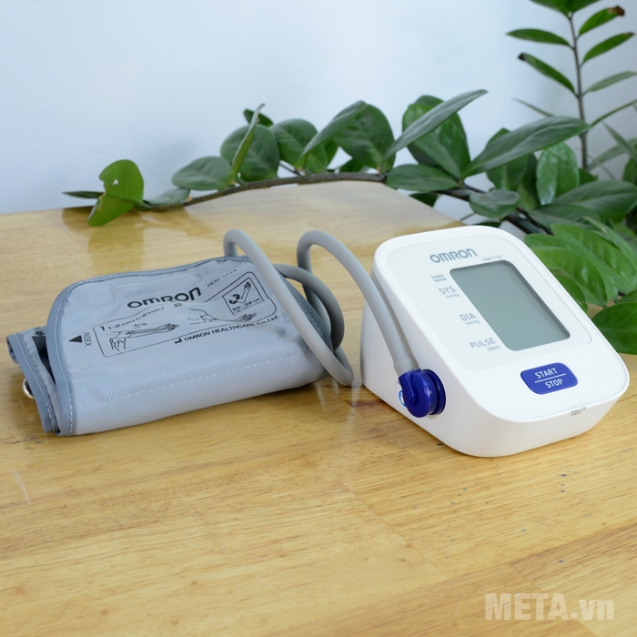 Máy đo huyết áp bắp tay Omron Hem 7120 có thiết kế nhỏ gọn