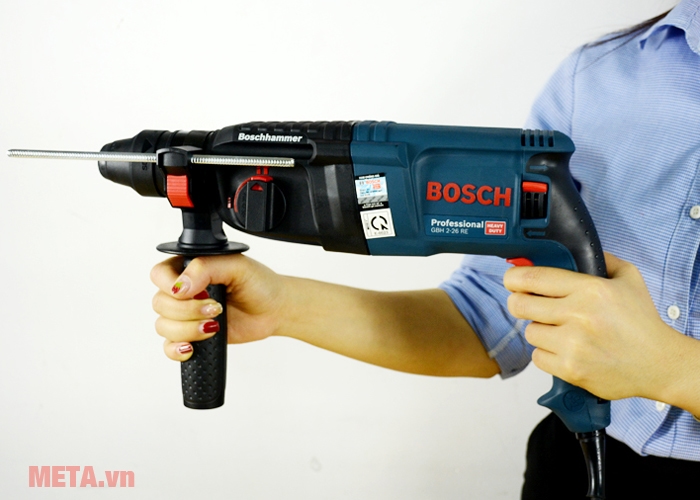 Máy khoan búa Bosch GBH 2-26 RE cầm tay dễ dàng