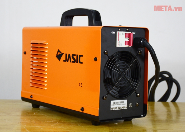  Jasic ARC 250I có quạt thông gió, đảm bảo độ bền của máy 