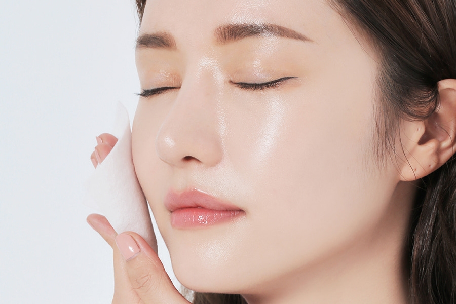 Không sử dụng nước lạnh rửa lại mặt đột ngột sau khi xông, mà nên sử dụng bông hoặc khăn mềm thấm nước