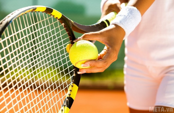 Chi phí mua sắm đồ chơi tennis bao nhiêu?