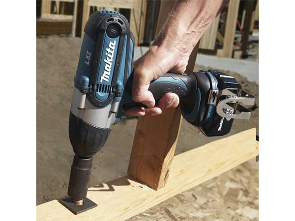Máy siết bu lông Makita DTW450Z đáp ứng đa dạng nhu cầu công việc Máy siết bu lông Makita DTW450Z