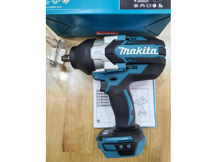 Máy siết bu lông dùng pin Makita DTW1002Z được chế tạo từ chất liệu cao cấp, bền bỉ Máy siết bu lông dùng pin Makita DTW1002Z