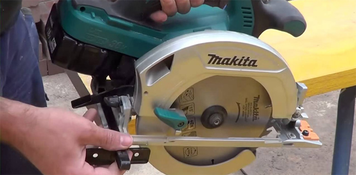 Máy cưa đĩa dùng pin Makita DHS680RMJ cho đường cắt đẹp và chính xác Máy cưa đĩa dùng pin Makita DHS680RMJ