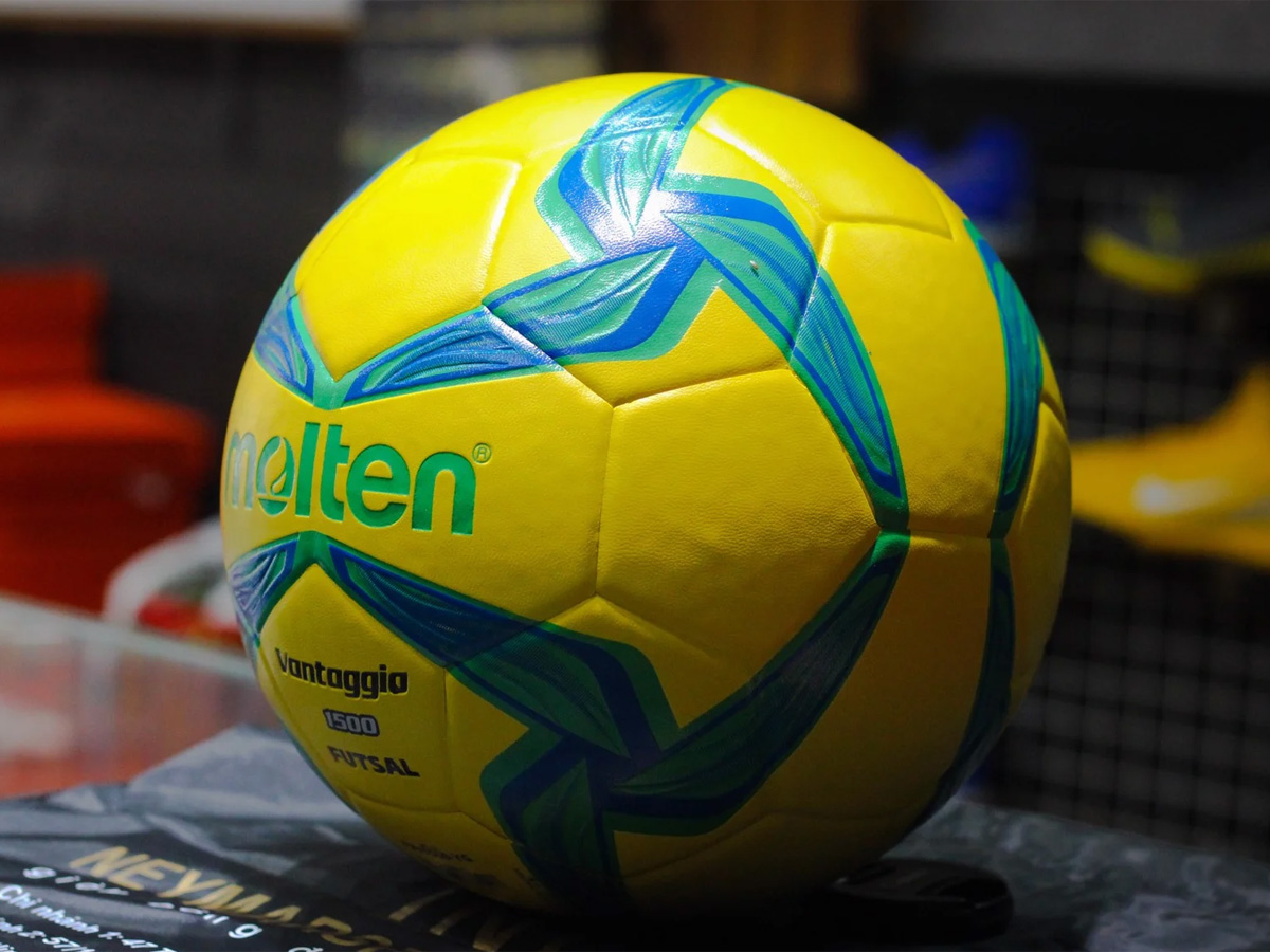 Quả bóng đá Futsal Molten F9V1500-YG