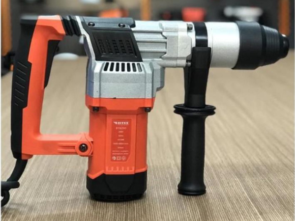 Máy khoan bê tông BTEC BT8290 được chế tạo từ vật liệu cao cấp Máy khoan bê tông BTEC BT8290