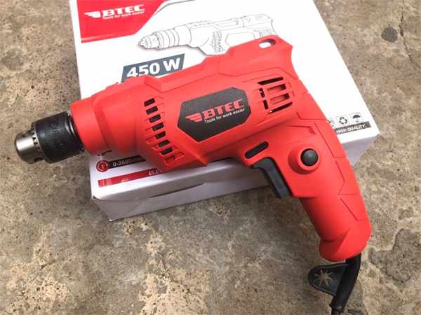 Máy khoan vít BTEC BT2232 hoạt động với công suất mạnh mẽ Máy khoan vít BTEC BT2232