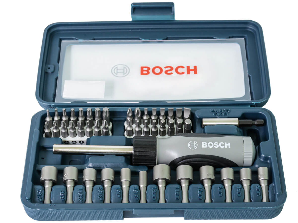 Bộ vặn vít đa năng Bosch 46 món 2607019504 sắp xếp 46 chi tiết rất gọn gàng trong hộp.