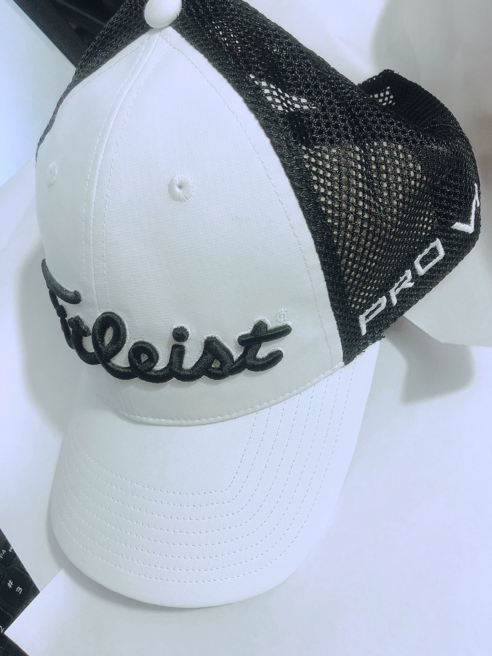 Mũ Titleist Tour Performance Mesh 2020 màu đen trắng