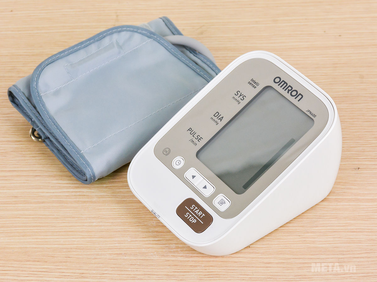 máy đo huyết áp bắp tay Omron  