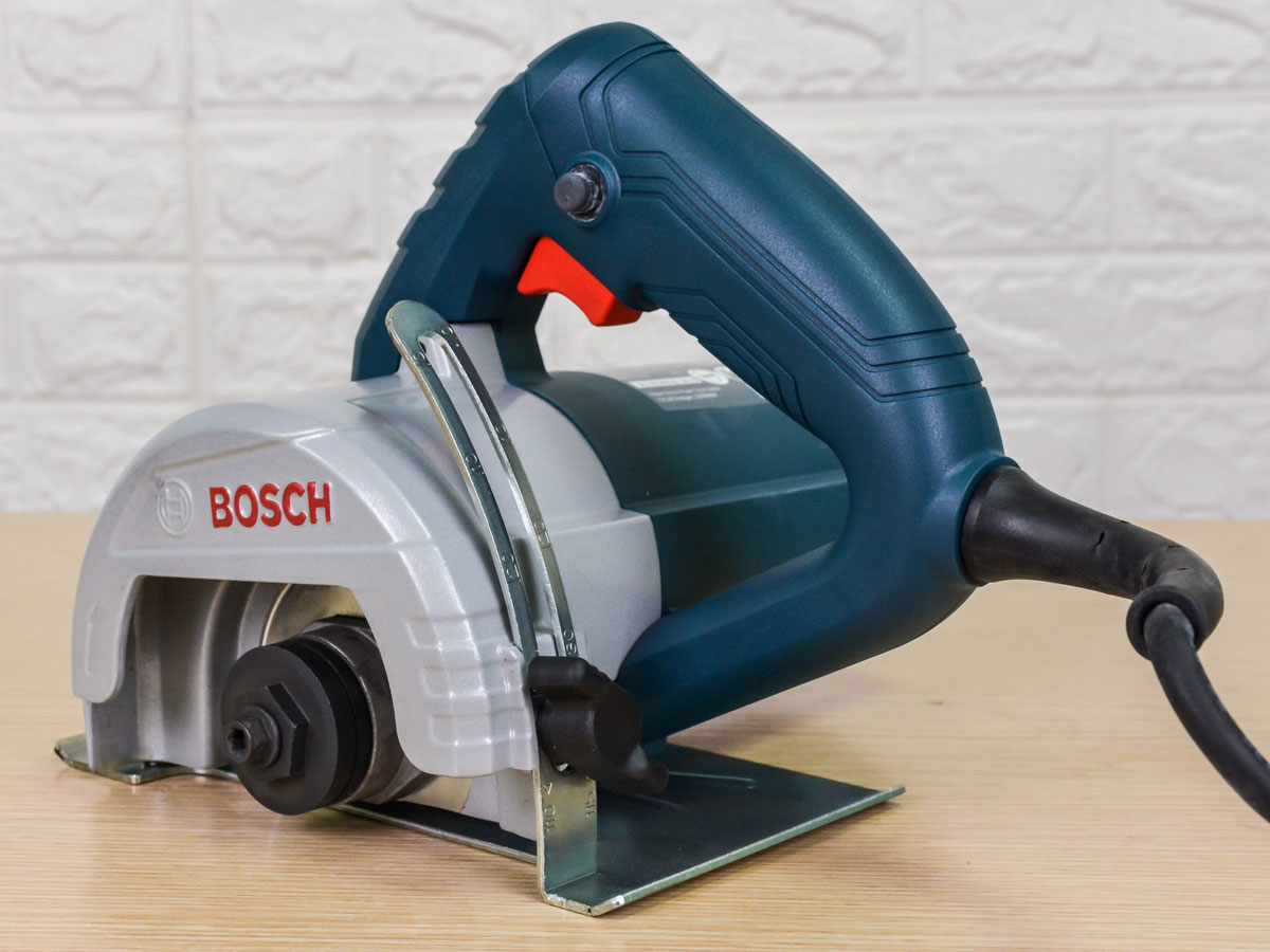 Bosch GDC 140 thiết kế chắc chắn, nhỏ gọn Bosch GDC 140