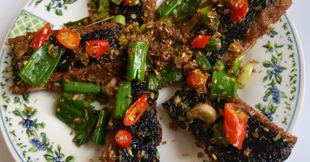 Cá mặn chay xào sả ớt