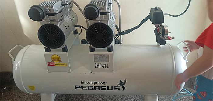 Ảnh thực tế máy nén khí Pegasus TM-OF750x2 - 70L Ảnh thực tế máy nén khí Pegasus TM-OF750x2 - 70L