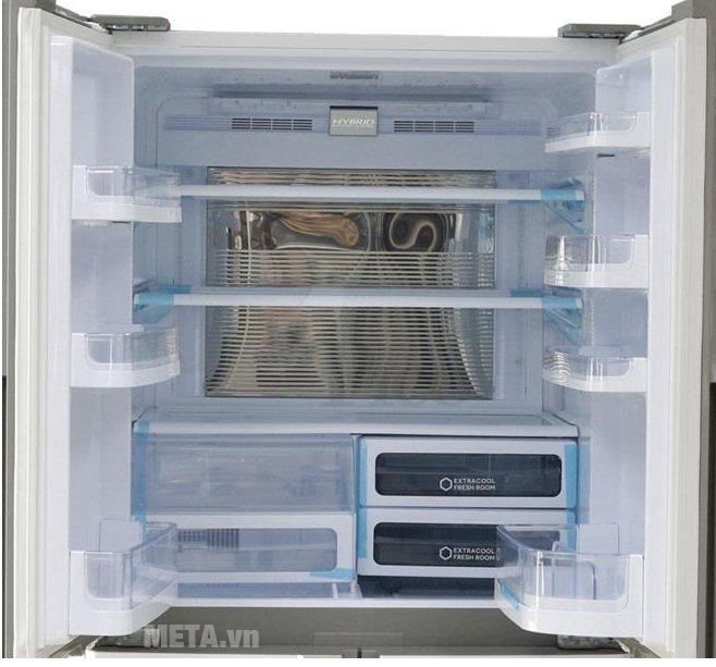 Tủ lạnh side by side 605 lít Sharp SJ-FX680V-WH với thiết kế khay kệ linh hoạt.