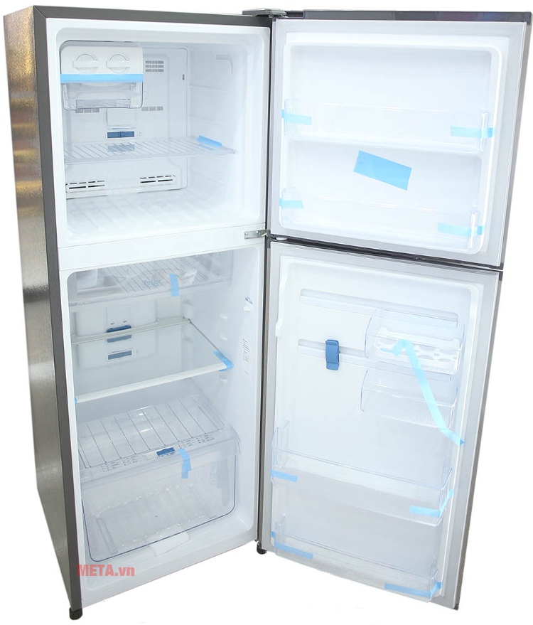 Tủ lạnh 210 lít Electrolux ETB2102MG với dung tích tủ lớn.