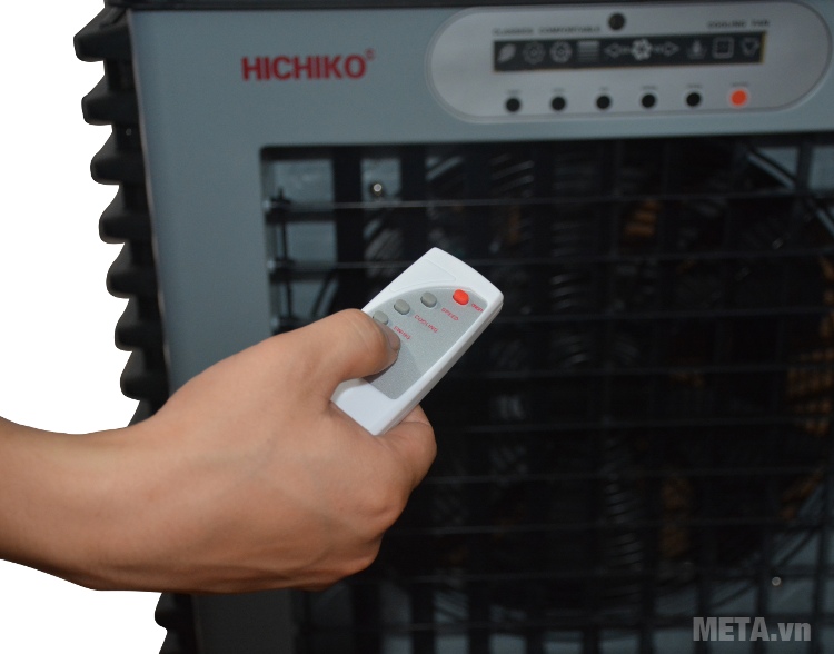 Máy làm mát Hichiko HC-6161 có điều khiển từ xa đi kèm máy.