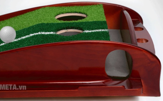 Thảm tập Golf Putting DG với thiết kế 2 lỗ bóng.