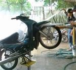 Cách rửa xe máy tại nhà siêu sạch sau trời mưa