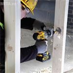 Đánh giá máy khoan vặn vít dùng pin DeWalt DCD735L2