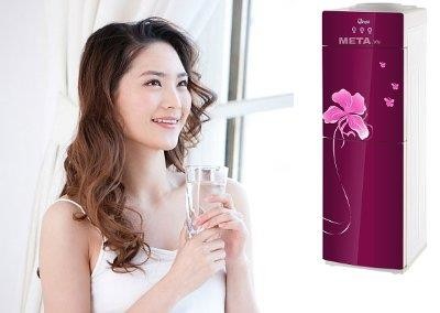 Cây nước nóng lạnh FujiE WDX5PC được thiết kế mặt kính cong sang trọng Cây nước nóng lạnh FujiE WDX5PC được thiết kế mặt kính cong sang trọng