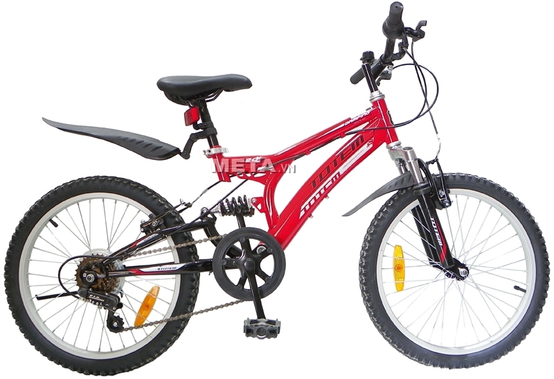 Chiếc xe đạp trẻ em đỏ là lựa chọn tuyệt vời cho các con. Với kiểu dáng đáng yêu và màu sắc tươi sáng, chiếc xe sẽ khiến các bé cảm thấy thích thú và muốn tự mình khám phá thế giới. Ngoài ra, chiếc xe đạp trẻ em đỏ cũng đảm bảo an toàn và chất lượng tốt.