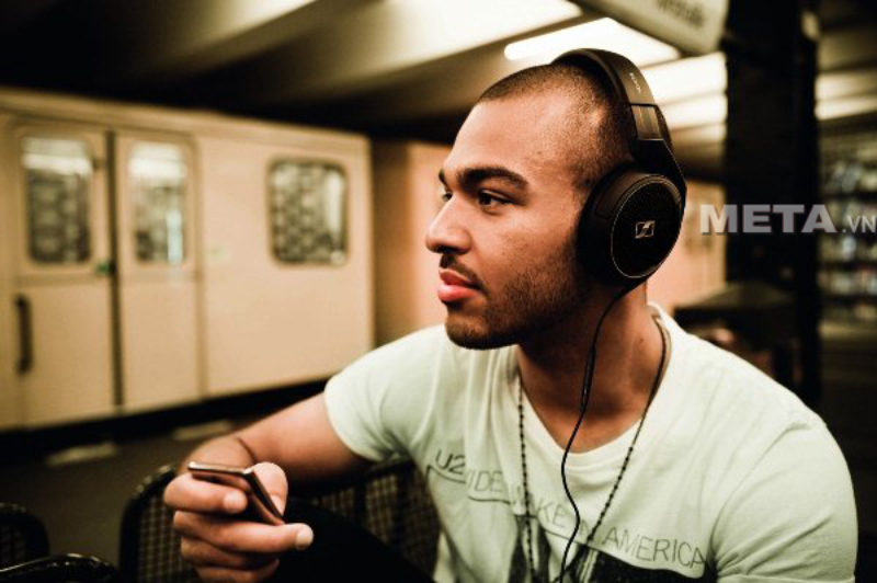 Tai nghe Sennheiser HD 429 EAST có hệ thống lọc âm làm giảm tiếng ồn xung quanh tối đa Tai nghe Sennheiser HD 429 EAST có hệ thống lọc âm làm giảm tiếng ồn xung quanh tối đa