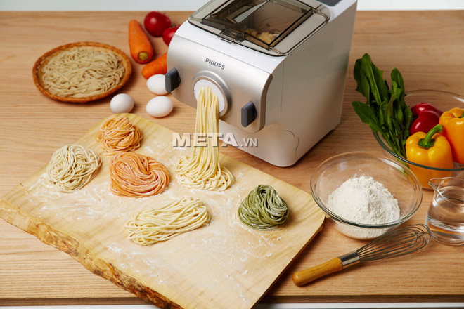Với máy làm mỳ Philips HR 2365 bạn có thể chế biến được nhiều món mỳ yêu thích.