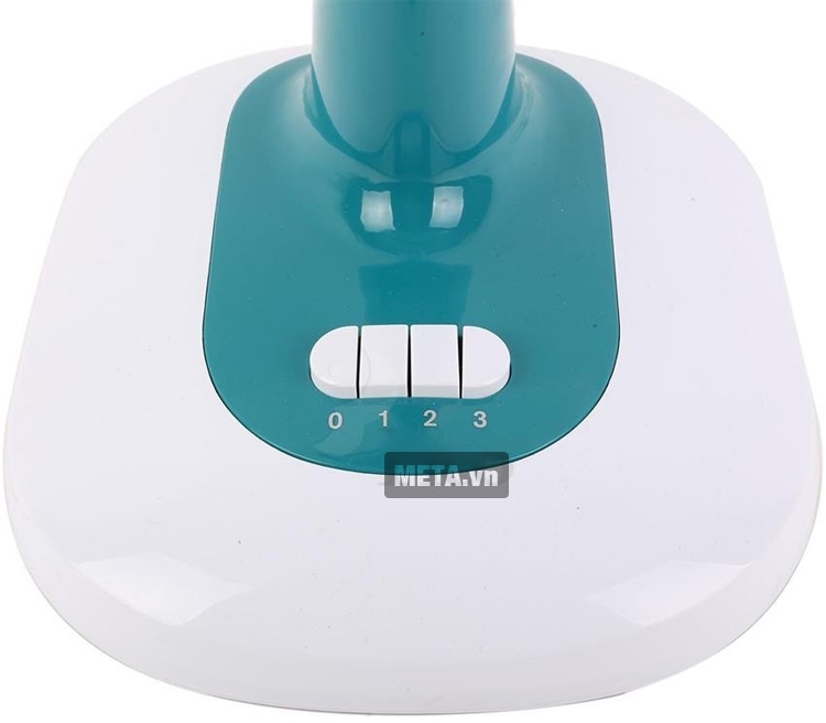 Sử dụng bình xịt chống gỉ để làm sạch gỉ sét, bụi bẩn cho công tắc quạt. Sử dụng bình xịt chống gỉ để làm sạch gỉ sét, bụi bẩn cho công tắc quạt.