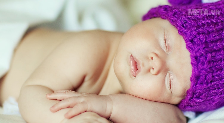 Nhấn vào ảnh để phóng to Trẻ chỉ nên ở trong phòng điều hòa 2-3 tiếng 1 lần.