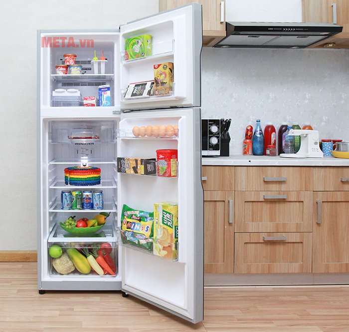 Tủ lạnh 230 lít Hitachi H230PGV4 dự trữ được lượng thực phẩm lớn