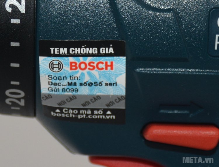 Máy khoan pin Bosch GSR 1440 Li với tem chống hàng già được in trực tiếp trên sản phẩm.
