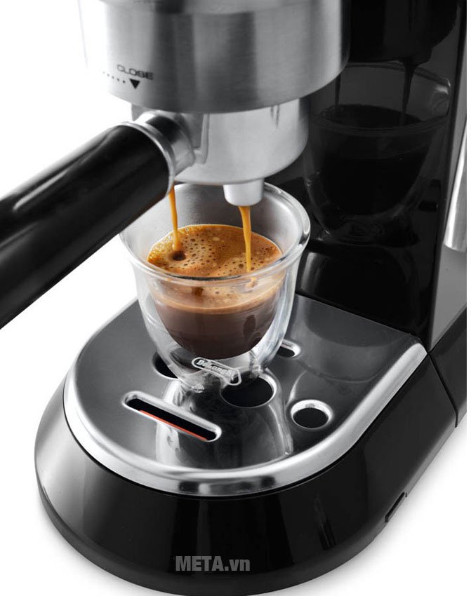 Pha cà phê Delonghi EC680.BK cho bạn những tách espresso một cách nhanh chóng