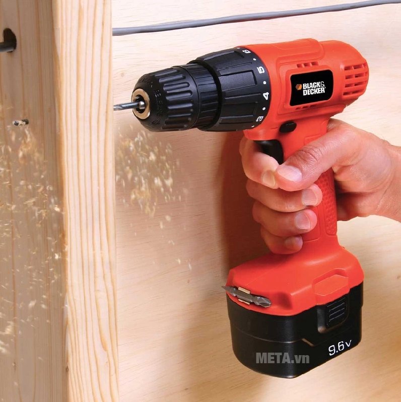 Máy khoan pin Black&Decker CD961 có điện thế pin 9.6V, giúp khoan sắt, khoan gỗ, bê tông hiệu quả Máy khoan pin Black&Decker CD961 có điện thế pin 9.6V, giúp khoan sắt, khoan gỗ, bê tông hiệu quả