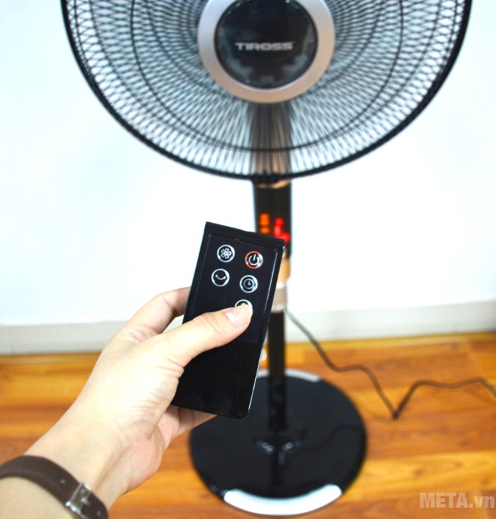 Bật quạt quá mạnh cũng khiến phòng nóng hơn. Bật quạt quá mạnh cũng khiến phòng nóng hơn.