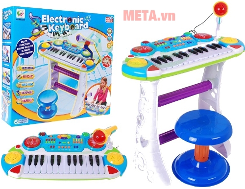 Bé tự mình sáng tạo các giai điệu với cây đàn piano nhỏ xinh Bé tự mình sáng tạo các giai điệu với cây đàn piano nhỏ xinh