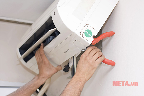 Dàn lạnh bị đóng tuyết làm giảm hiệu quả làm mát và tuổi thọ của điều hòa. Dàn lạnh bị đóng tuyết làm giảm hiệu quả làm mát và tuổi thọ của điều hòa.