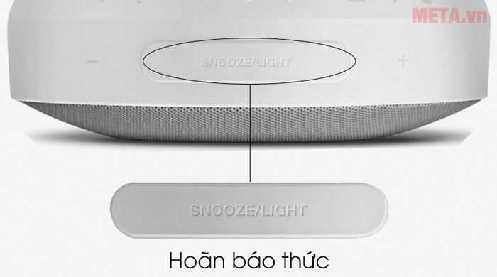 Nút Snooze/Light kết hợp màn hình LCD to, rõ giúp thao tác trở nên dễ dàng ngay cả khi trong tối