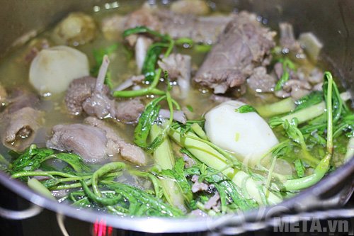 Khi vịt đã mềm, bạn cho khoai sọ Khi vịt đã mềm, bạn cho khoai sọ