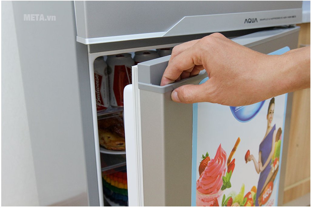 Tủ lạnh Aqua AQR-145BN SS tiện lợi sử dụng 