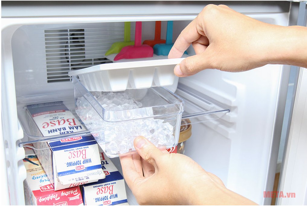 Tủ lạnh Aqua AQR-145BN SS giúp làm lạnh nhanh 